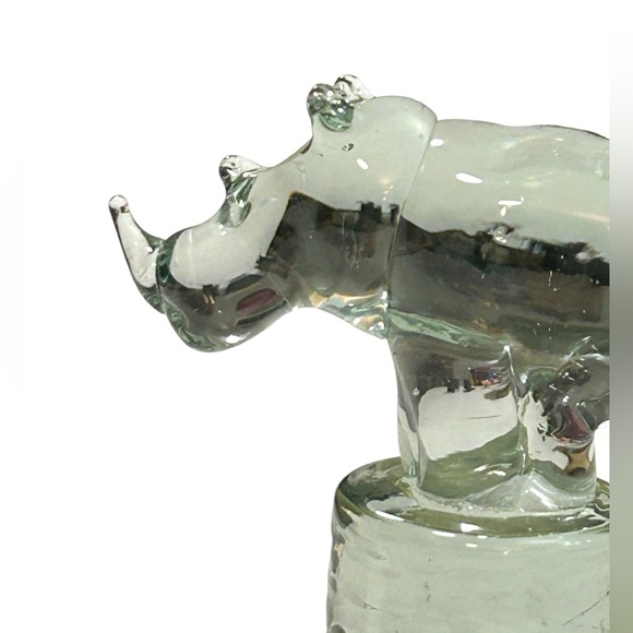 Novelty bar ware, hand blown recycled glass rhino wine stopper, cork - Picture 5 of 7